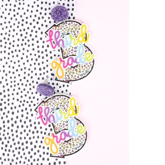 ❤️NWT *BOUTIQUE* WILD ABOUT SCHOOL 'THIRD GRADE' EARRINGS PERFECT for TEACHERS - Picture 1 of 2